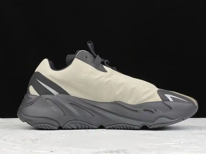 Yeezy 700 Adidas Bone MNVN Boost FY3729 0518